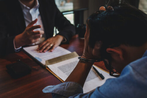 lawyer and client talking about defense options - Memphis Business & Commercial Litigation Lawyer concept image
